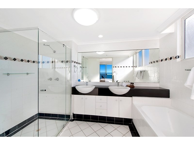 59 Pacific Street, Main Beach QLD 4217
