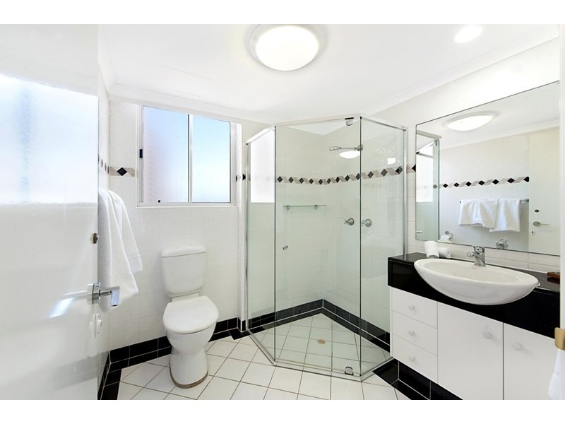 59 Pacific Street, Main Beach QLD 4217