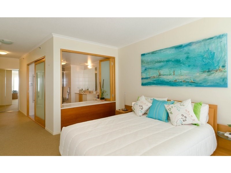 1 Lennie Avenue, Main Beach QLD 4217