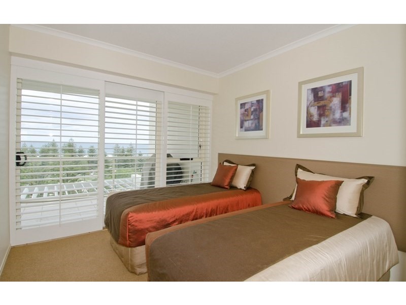 1 Lennie Avenue, Main Beach QLD 4217