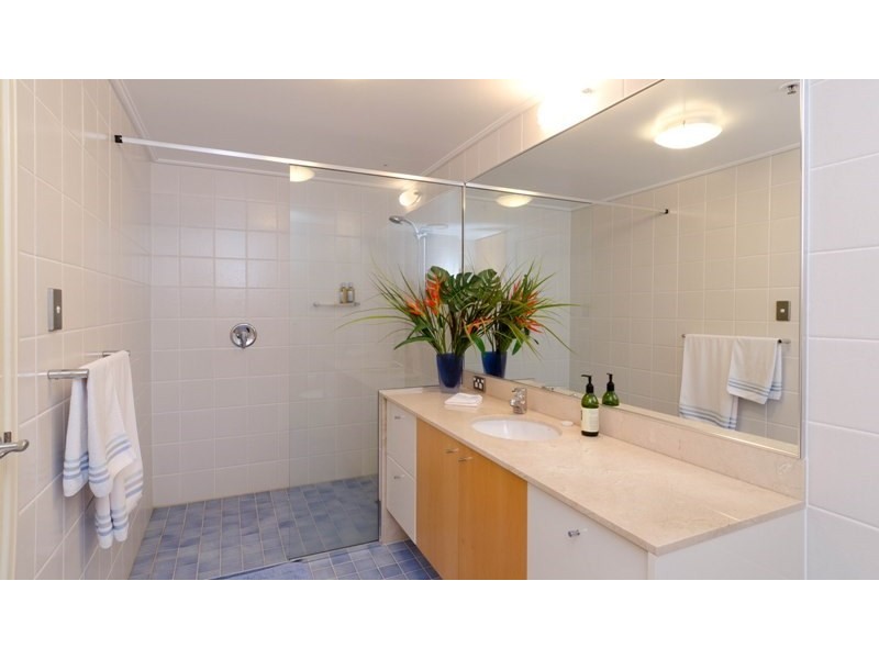 1 Lennie Avenue, Main Beach QLD 4217