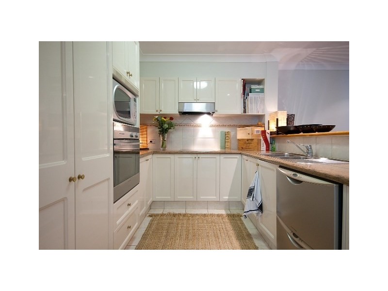 6/100 Cotlew Street East, Southport QLD 4215