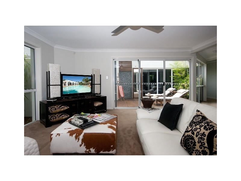 6/100 Cotlew Street East, Southport QLD 4215