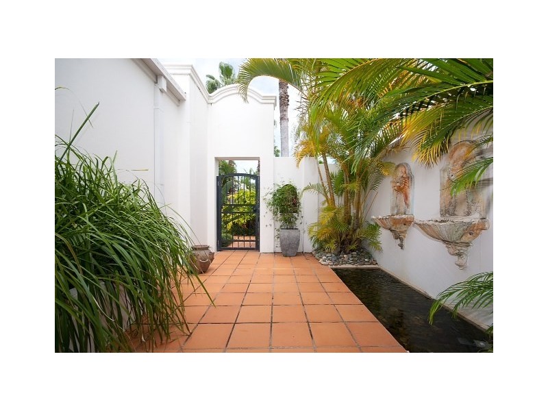 6/100 Cotlew Street East, Southport QLD 4215