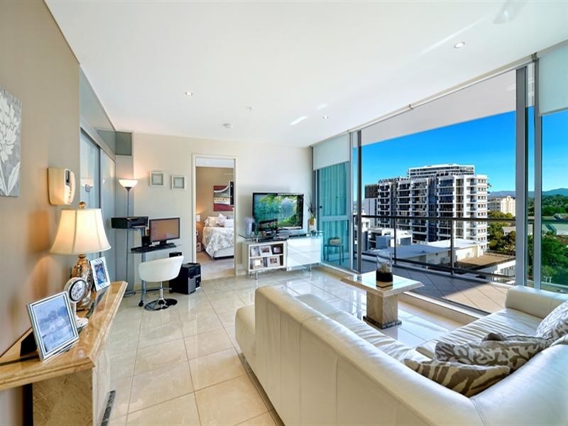 1 Como Crescent, Southport QLD 4215