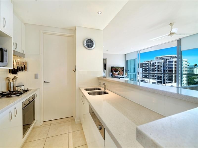 1 Como Crescent, Southport QLD 4215