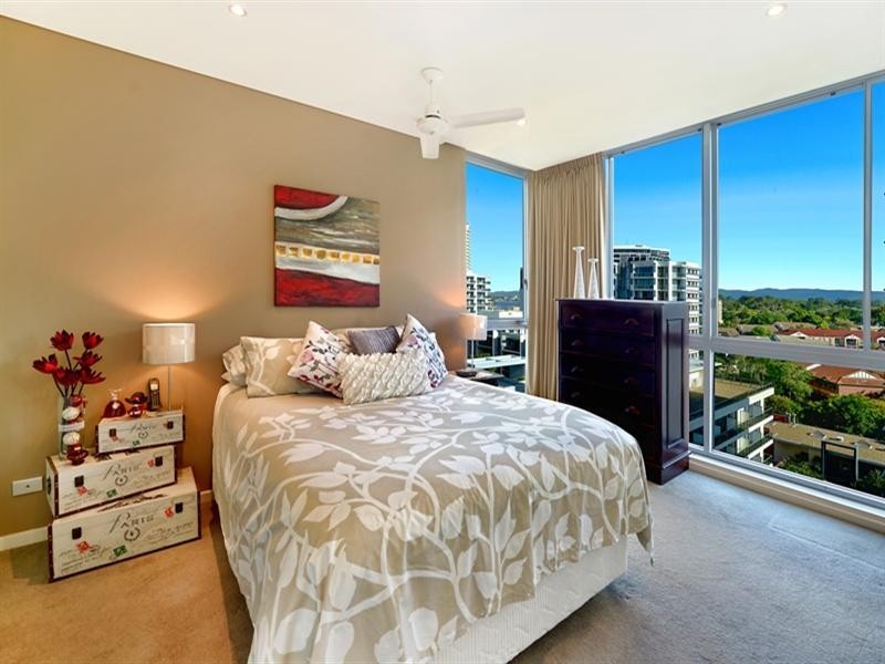 1 Como Crescent, Southport QLD 4215