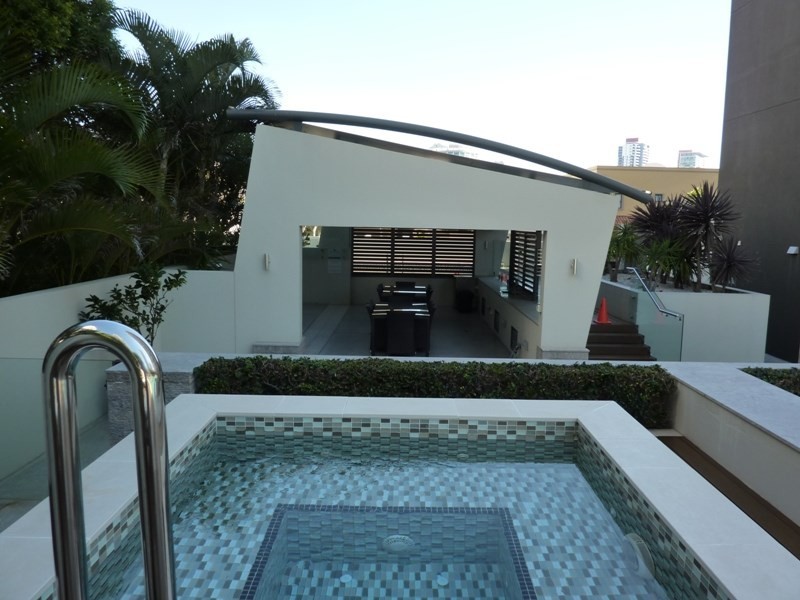 24 Hughes Avenue, Main Beach QLD 4217