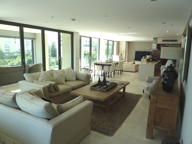 24 Hughes Avenue, Main Beach QLD 4217