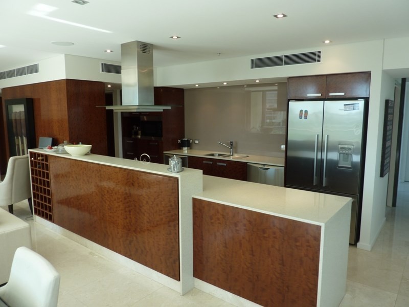 24 Hughes Avenue, Main Beach QLD 4217