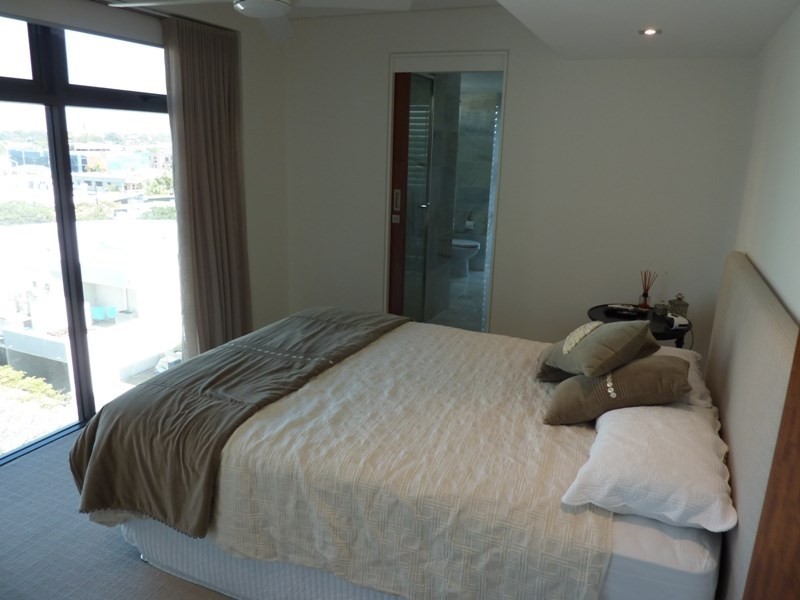 24 Hughes Avenue, Main Beach QLD 4217