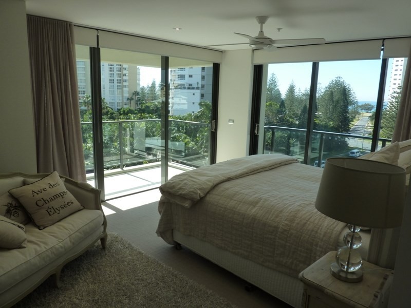 24 Hughes Avenue, Main Beach QLD 4217