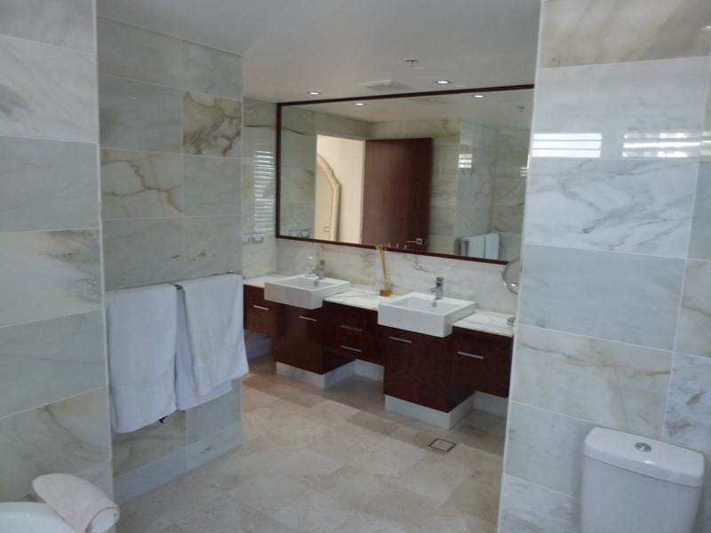 24 Hughes Avenue, Main Beach QLD 4217