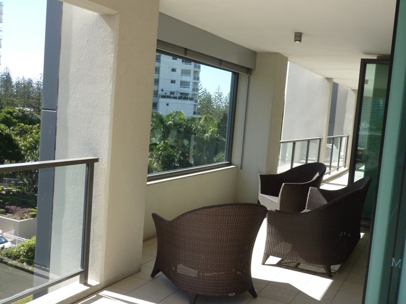 24 Hughes Avenue, Main Beach QLD 4217