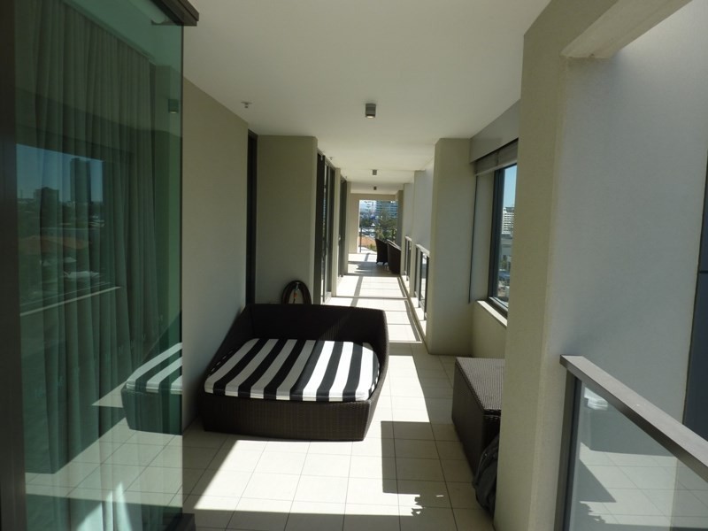 24 Hughes Avenue, Main Beach QLD 4217