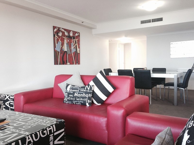 59 Pacific Street, Main Beach QLD 4217