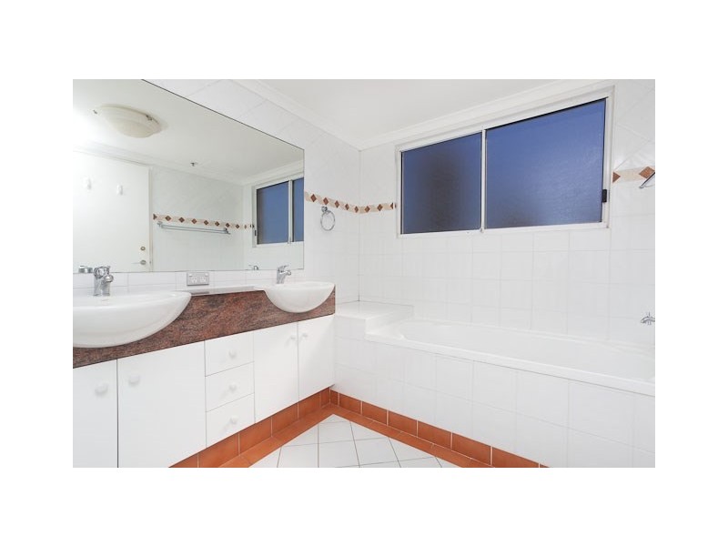 59 Pacific Street, Main Beach QLD 4217