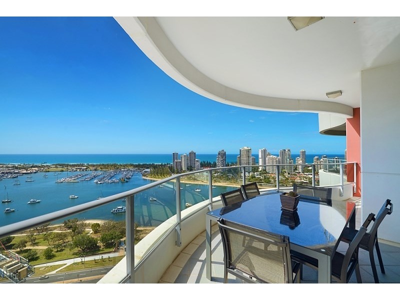 4 Como Crescent, Southport QLD 4215