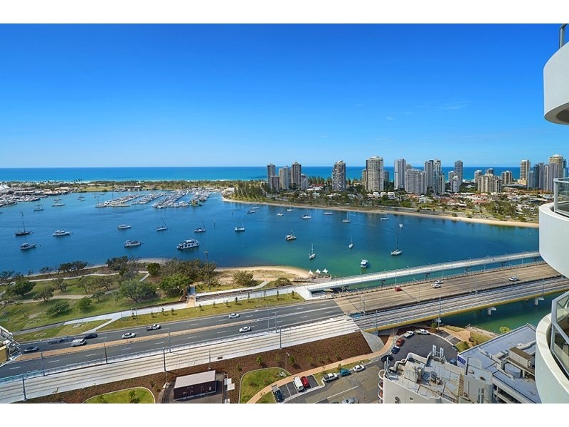 4 Como Crescent, Southport QLD 4215