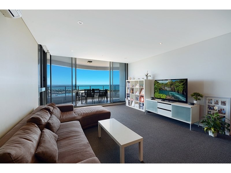 4 Como Crescent, Southport QLD 4215