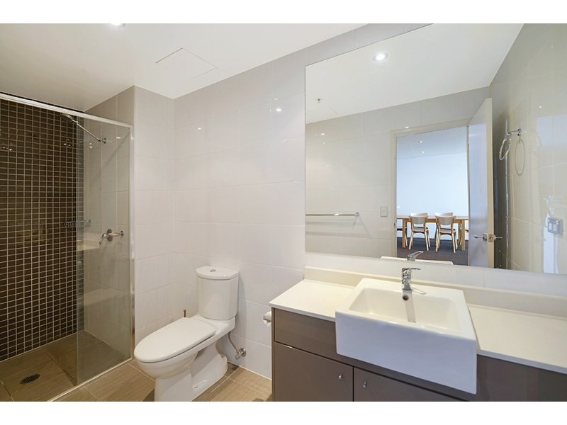 4 Como Crescent, Southport QLD 4215