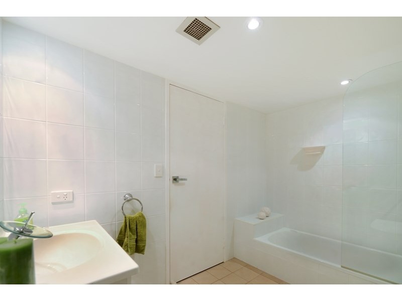 18 Commodore Drive, Surfers Paradise QLD 4217