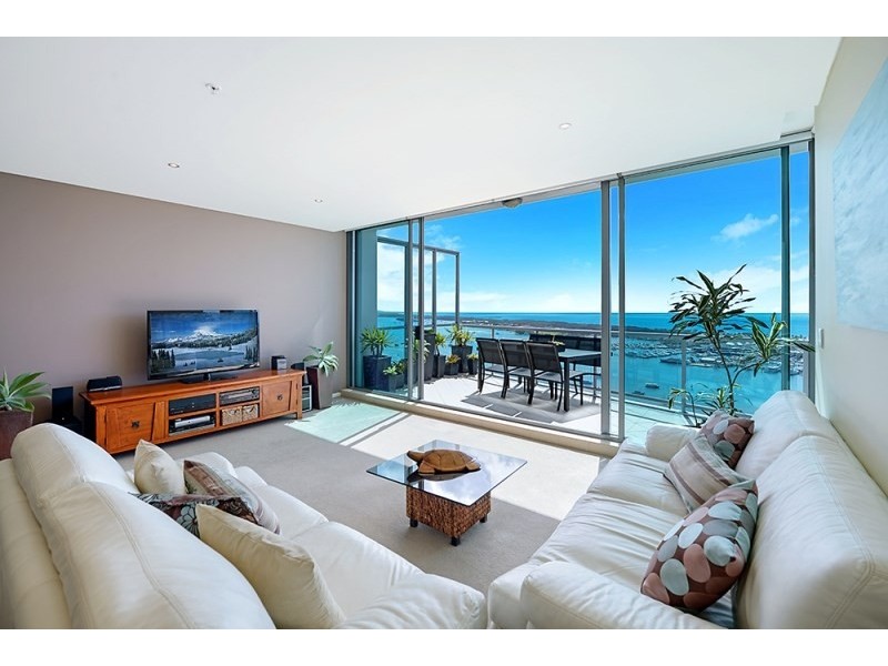 1 Como Crescent, Southport QLD 4215