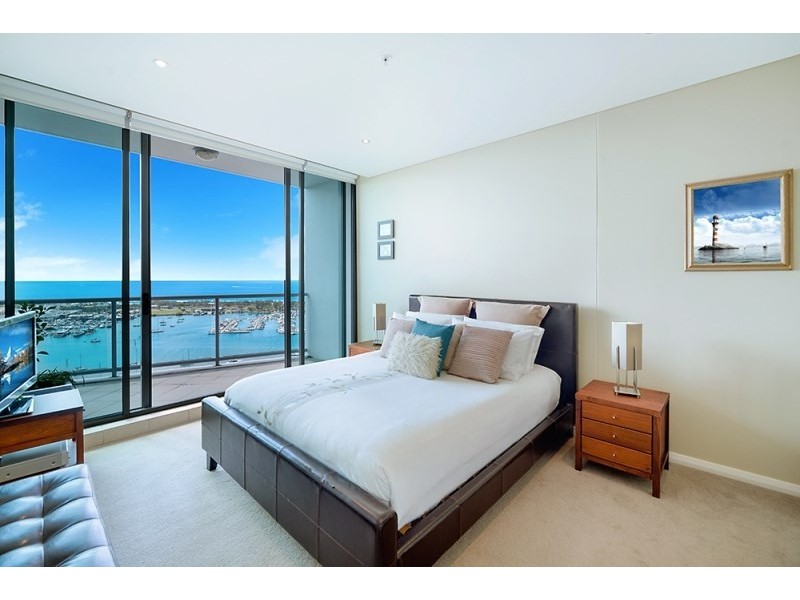 1 Como Crescent, Southport QLD 4215