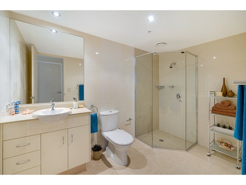 1 Como Crescent, Southport QLD 4215