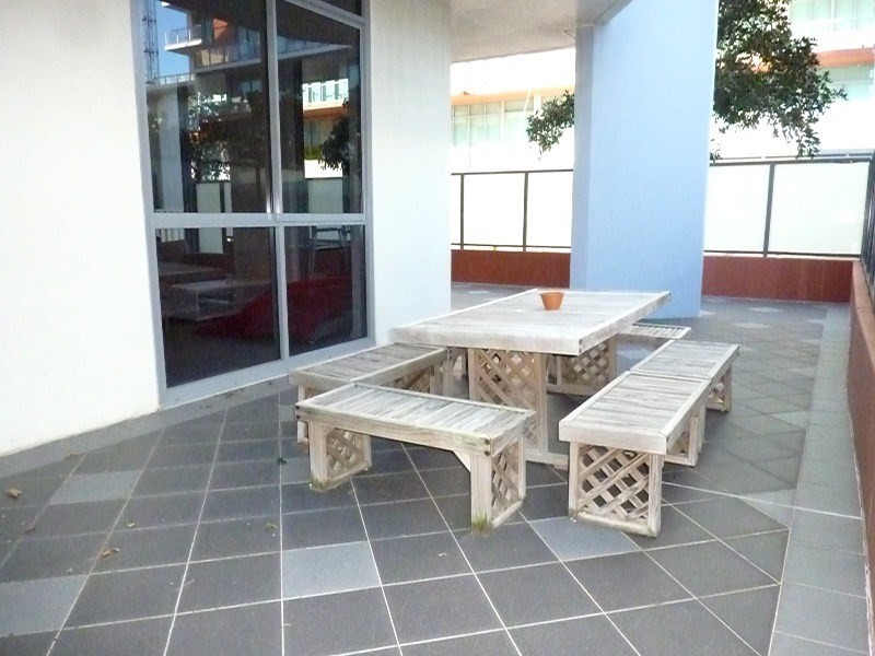 3 Como Crescent, Southport QLD 4215