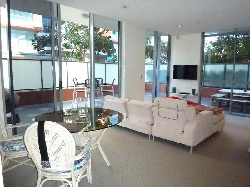 3 Como Crescent, Southport QLD 4215