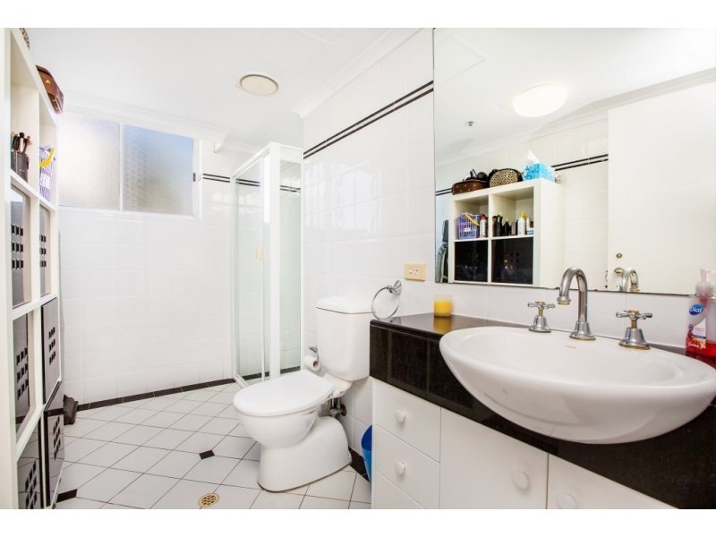 1 Hughes Avenue, Main Beach QLD 4217