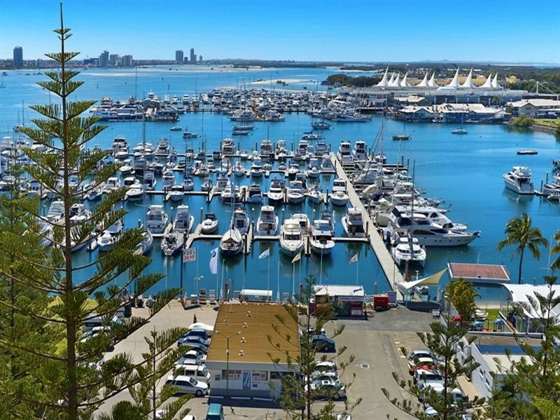 18 MacArthur Parade, Main Beach QLD 4217