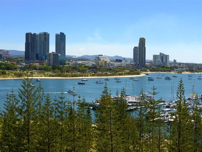 18 MacArthur Parade, Main Beach QLD 4217
