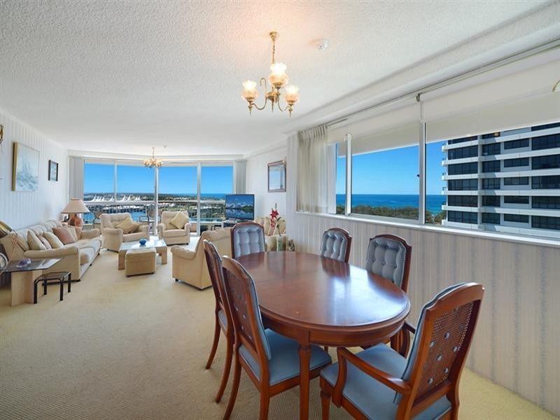 18 MacArthur Parade, Main Beach QLD 4217