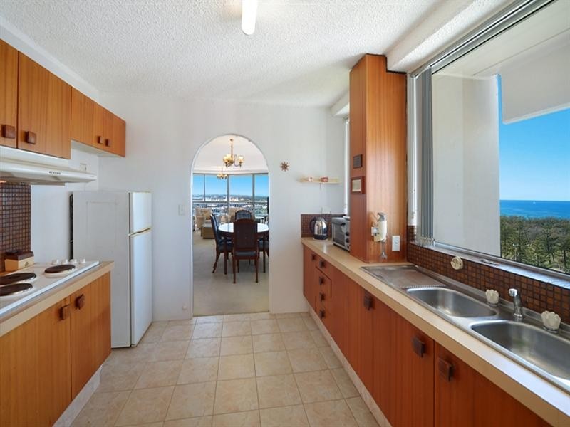 18 MacArthur Parade, Main Beach QLD 4217