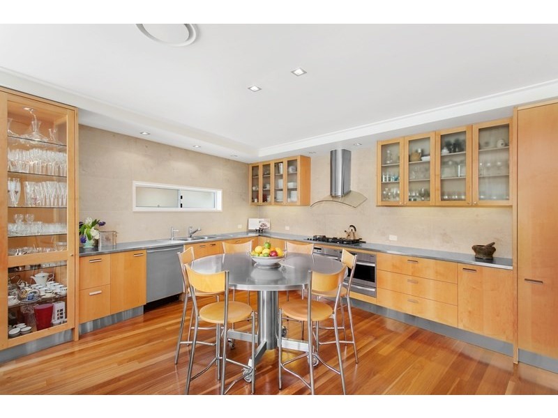 5 Valencia Avenue, Isle Of Capri QLD 4217