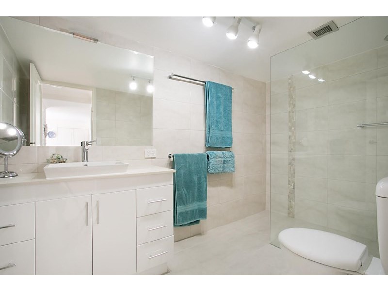 18 Commodore Drive, Surfers Paradise QLD 4217