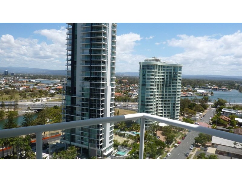 15 Breaker Street, Main Beach QLD 4217