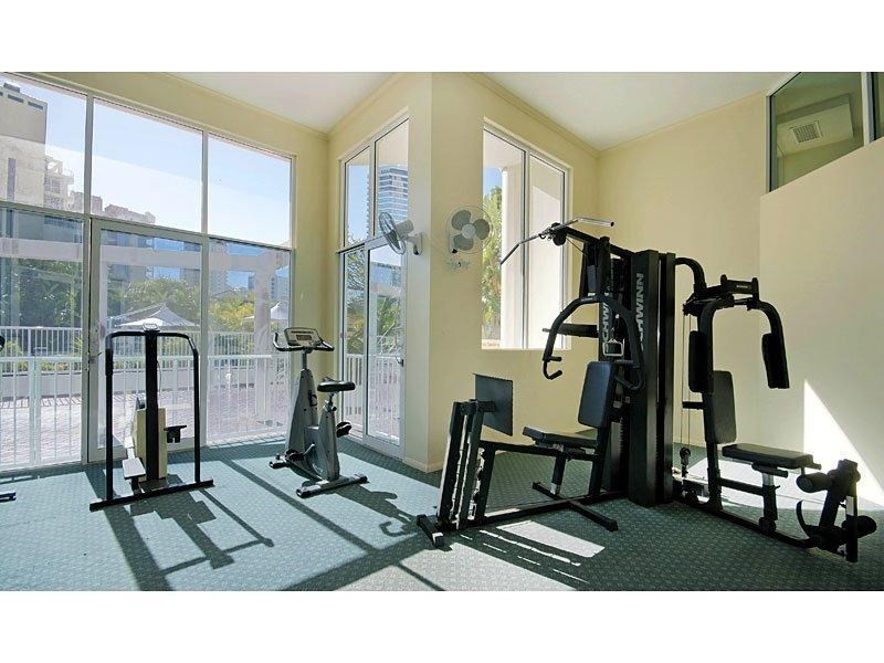 15 Breaker Street, Main Beach QLD 4217