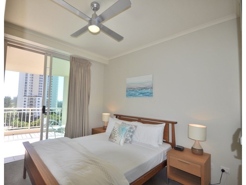 46 Pacific Street, Main Beach QLD 4217