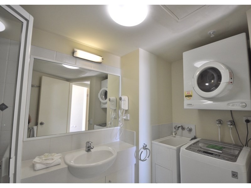 46 Pacific Street, Main Beach QLD 4217