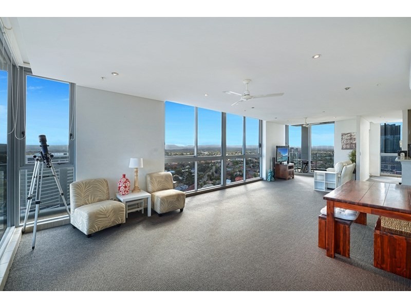 4 Como Crescent, Southport QLD 4215