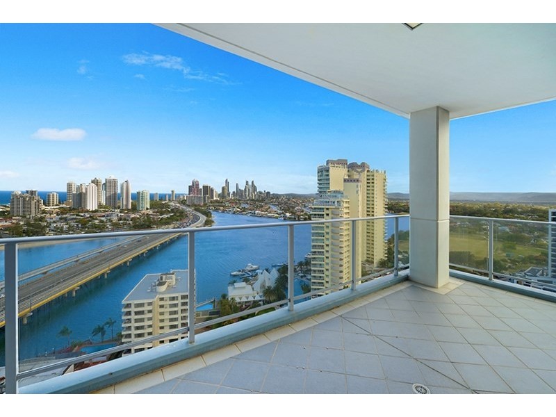 4 Como Crescent, Southport QLD 4215