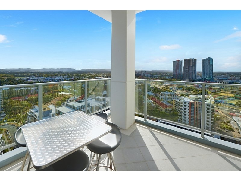 4 Como Crescent, Southport QLD 4215