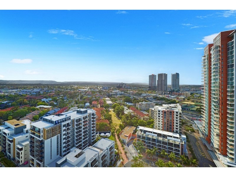 4 Como Crescent, Southport QLD 4215