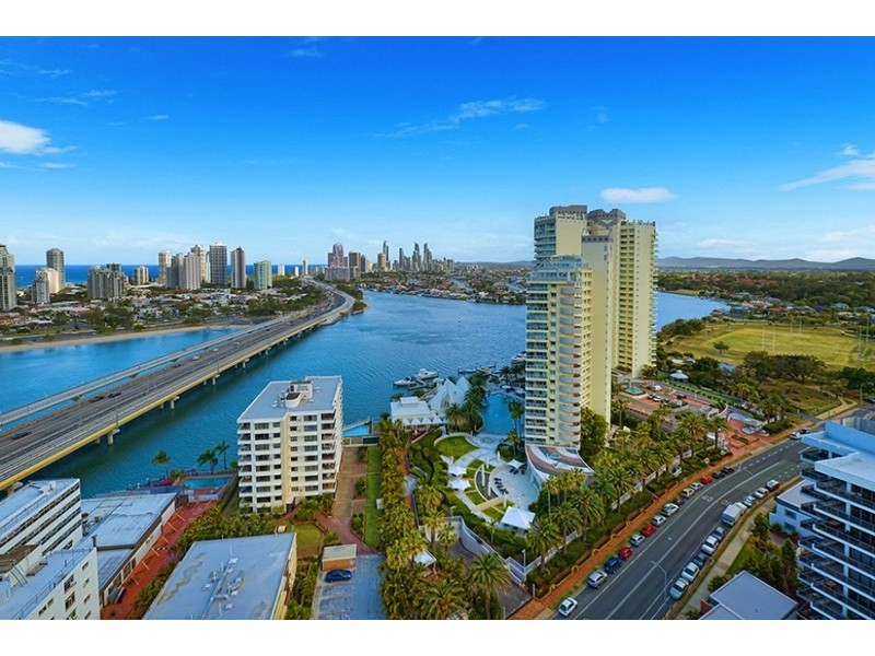 4 Como Crescent, Southport QLD 4215