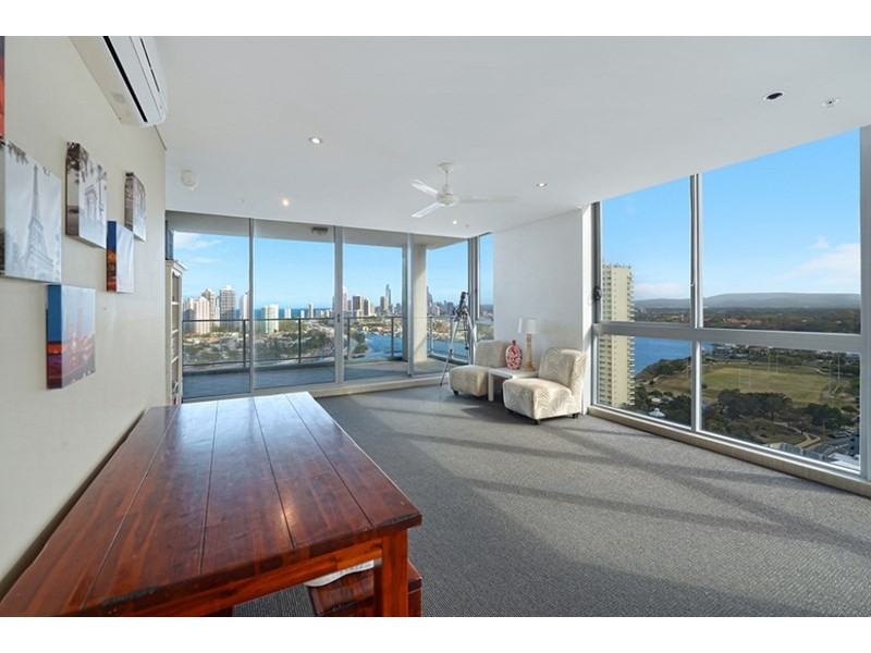 4 Como Crescent, Southport QLD 4215