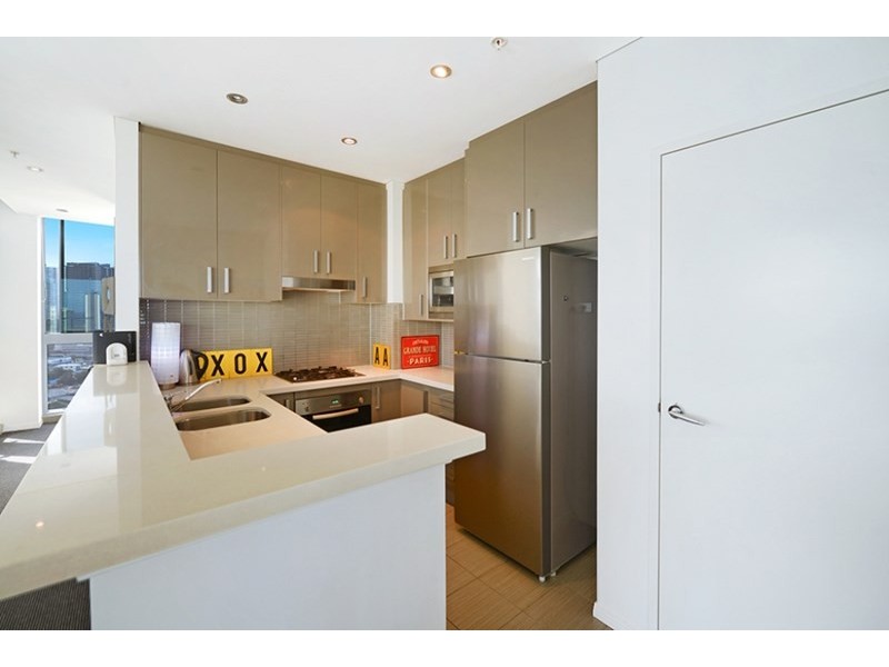 4 Como Crescent, Southport QLD 4215