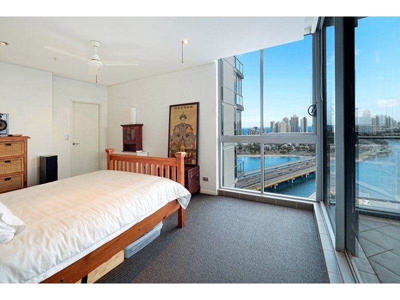 4 Como Crescent, Southport QLD 4215